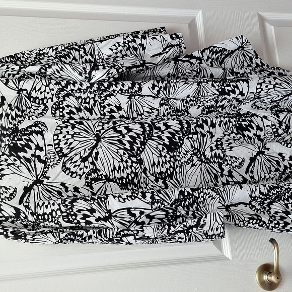 eChic Black and White Butterfly Print Top Size 1X. Nice - Picture 4 of 5